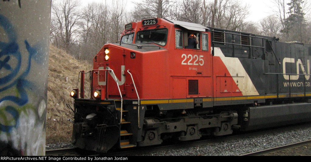 CN 2225